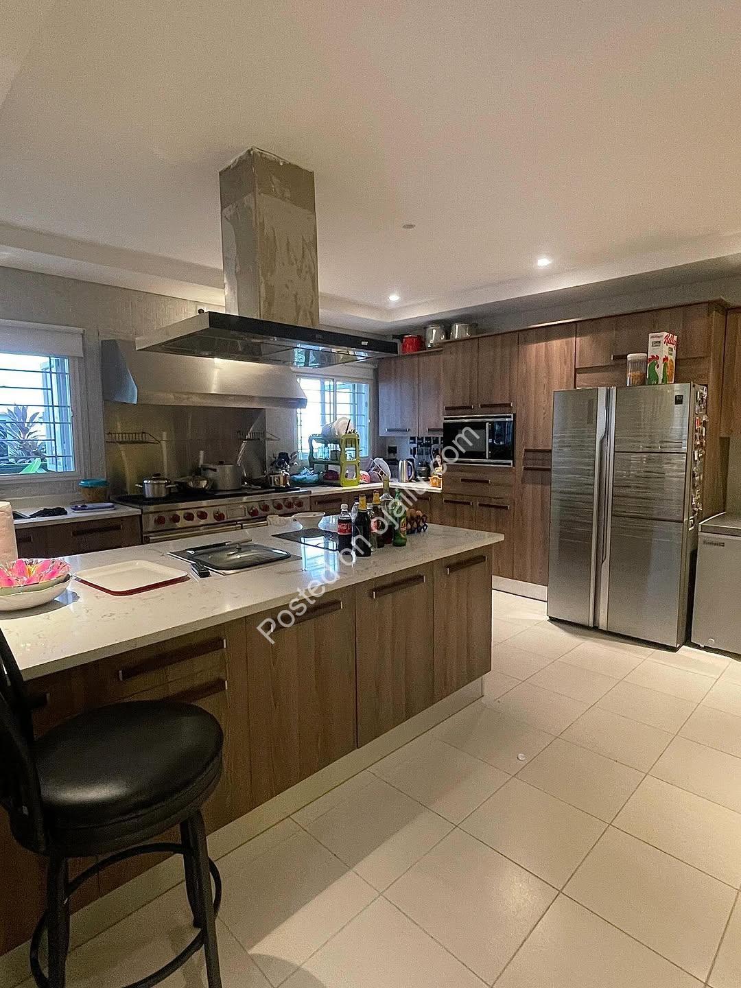 Stunning 5-Bed Mansion with Pool & Smart Home in Chevron