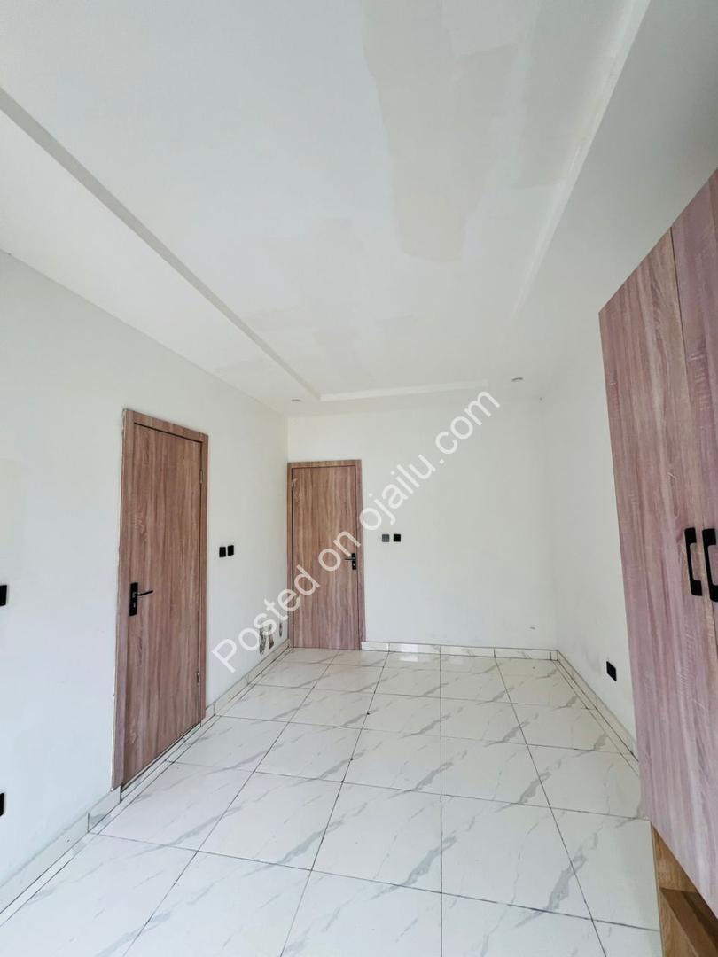 Elite Ikate Living: 2BR with Pool & Gym