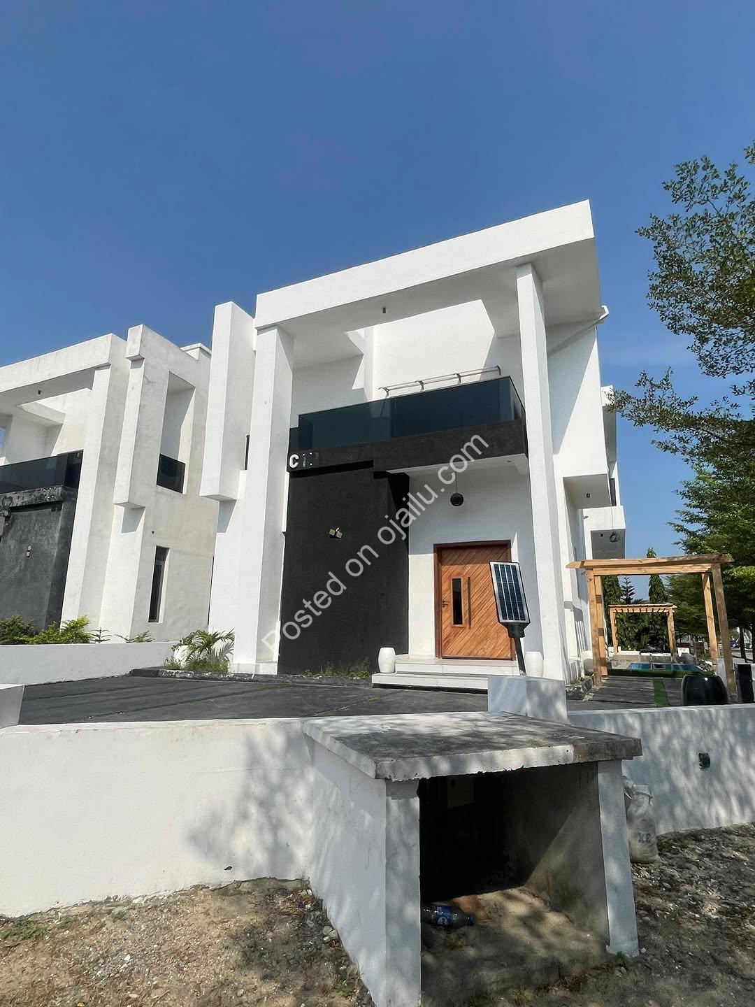 Orchid’s Finest: 5-Bed Smart Home with Cinema & Pool