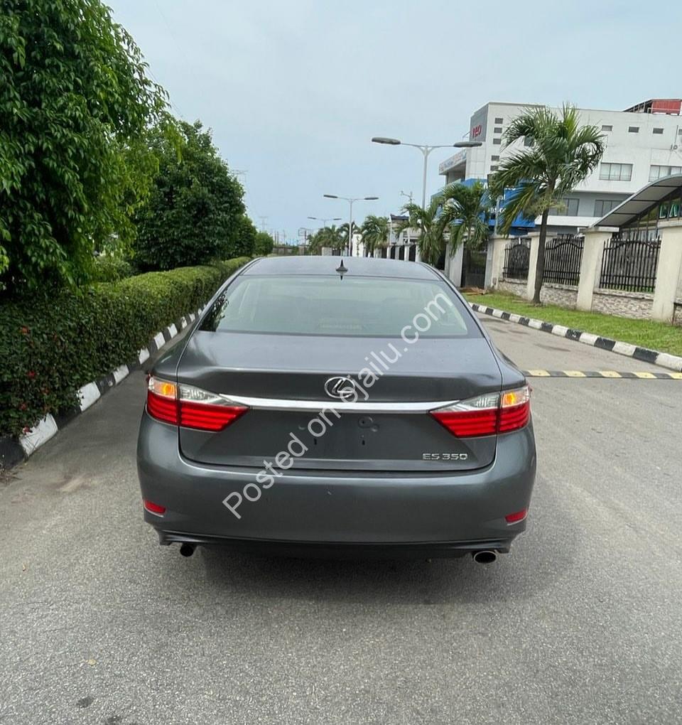 2014 ES350, Now 2017 Facelifted – Luxury & Savings in One