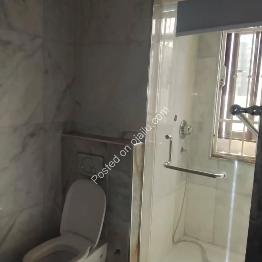 Serenity Meets Status: Your 2-Bed Oasis in Banana Island