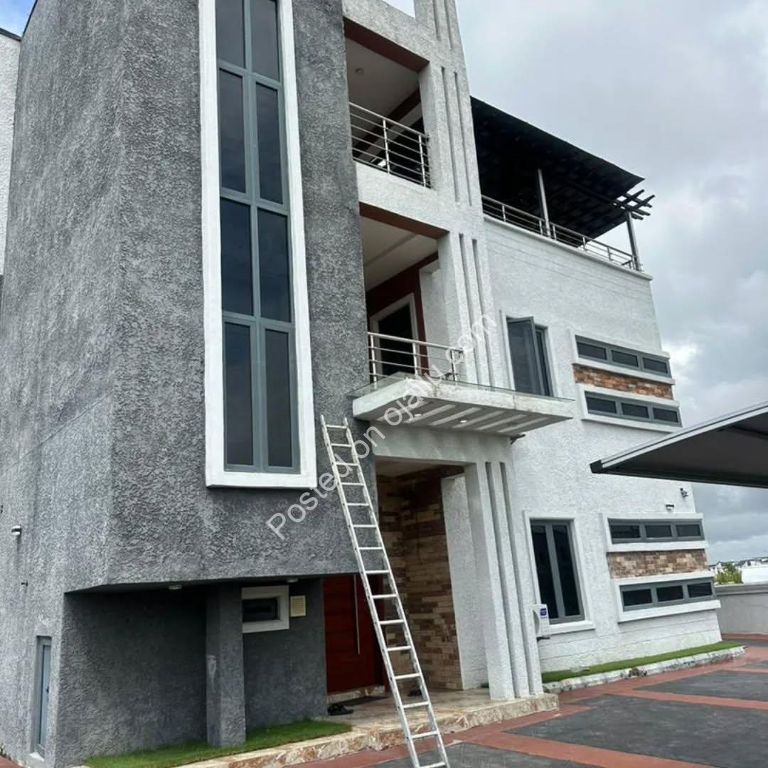Exquisite 4-Bedroom VGC Duplex | Prime Living