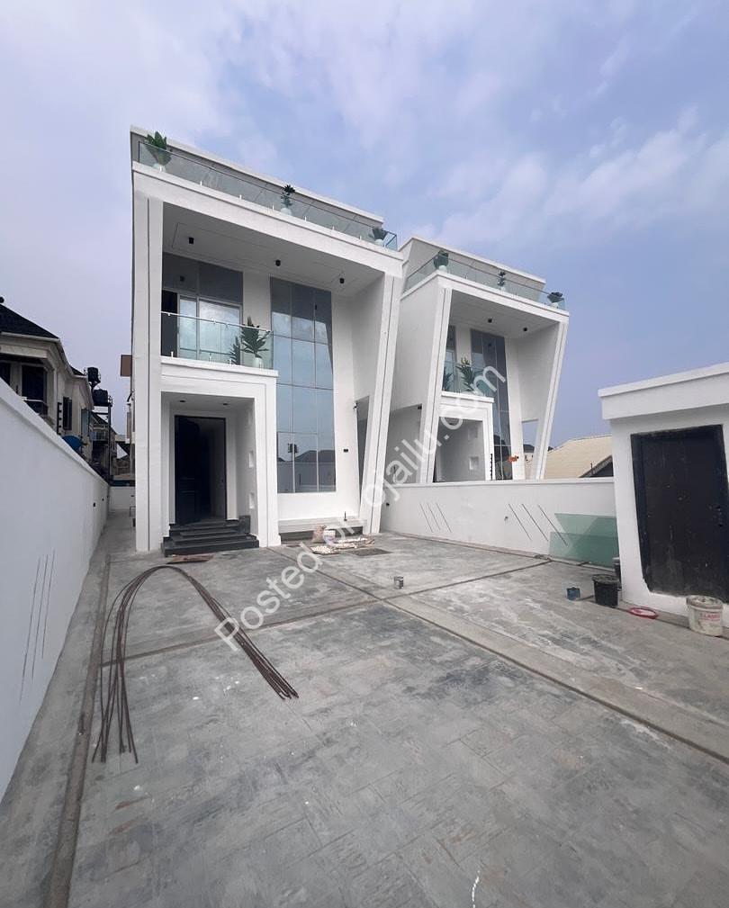 Your Dream Home Awaits: 5-Bed En-Suite Duplex in Ologolo