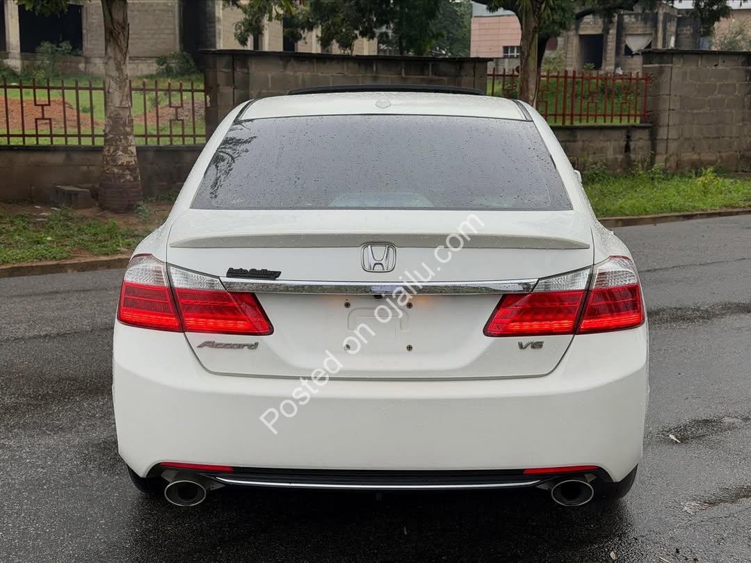 2013 Honda Accord V6: Fully Loaded Luxury, Priced Right