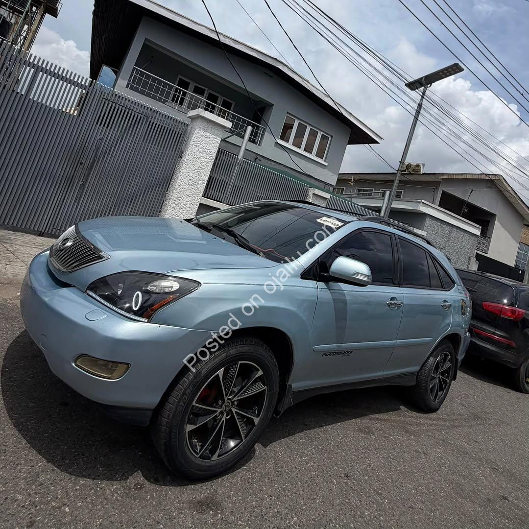 Own Lexus Luxury for Just 8.6M – Spotless RX330!