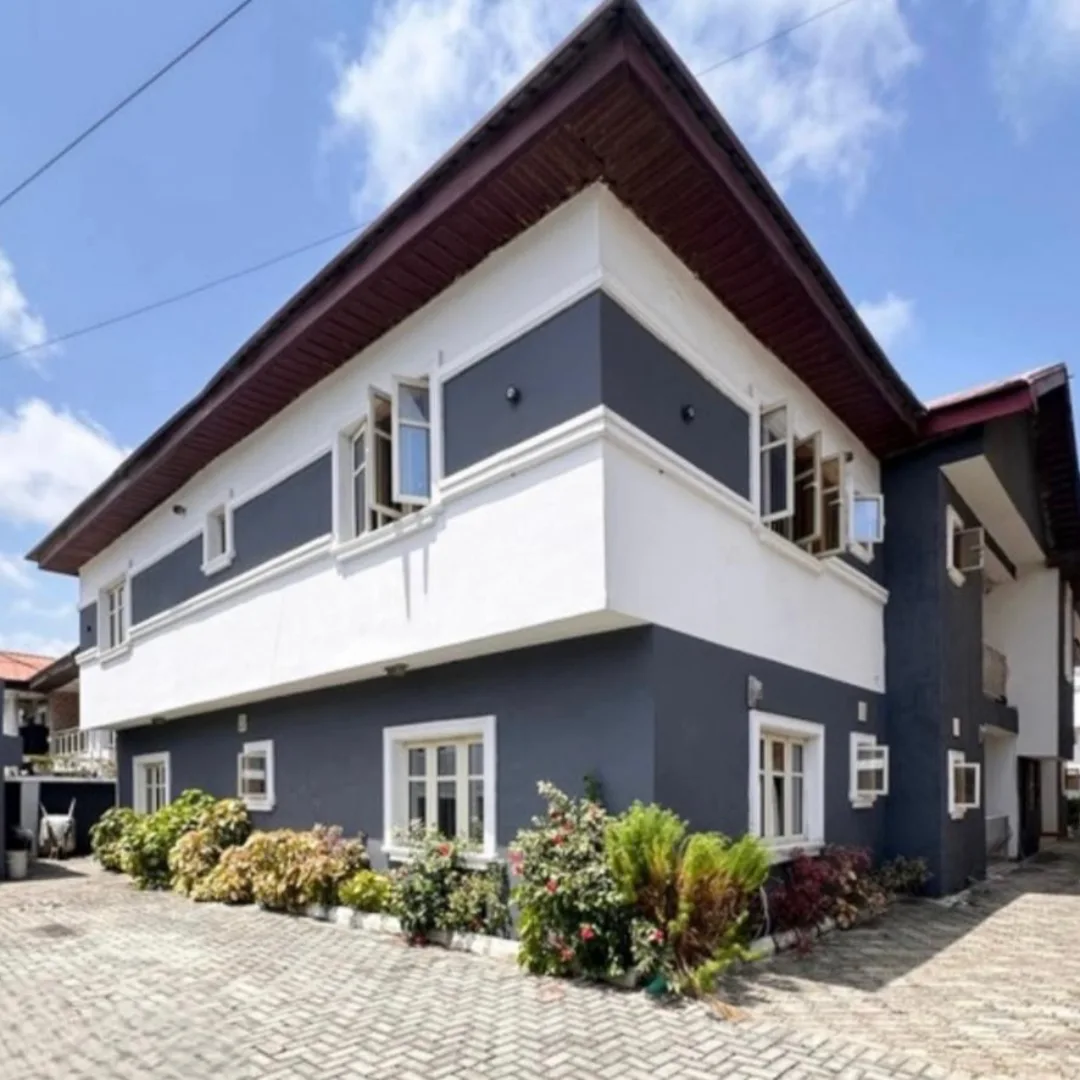Chevron Drive Stunner: 3 Ensuites, Newly Renovated