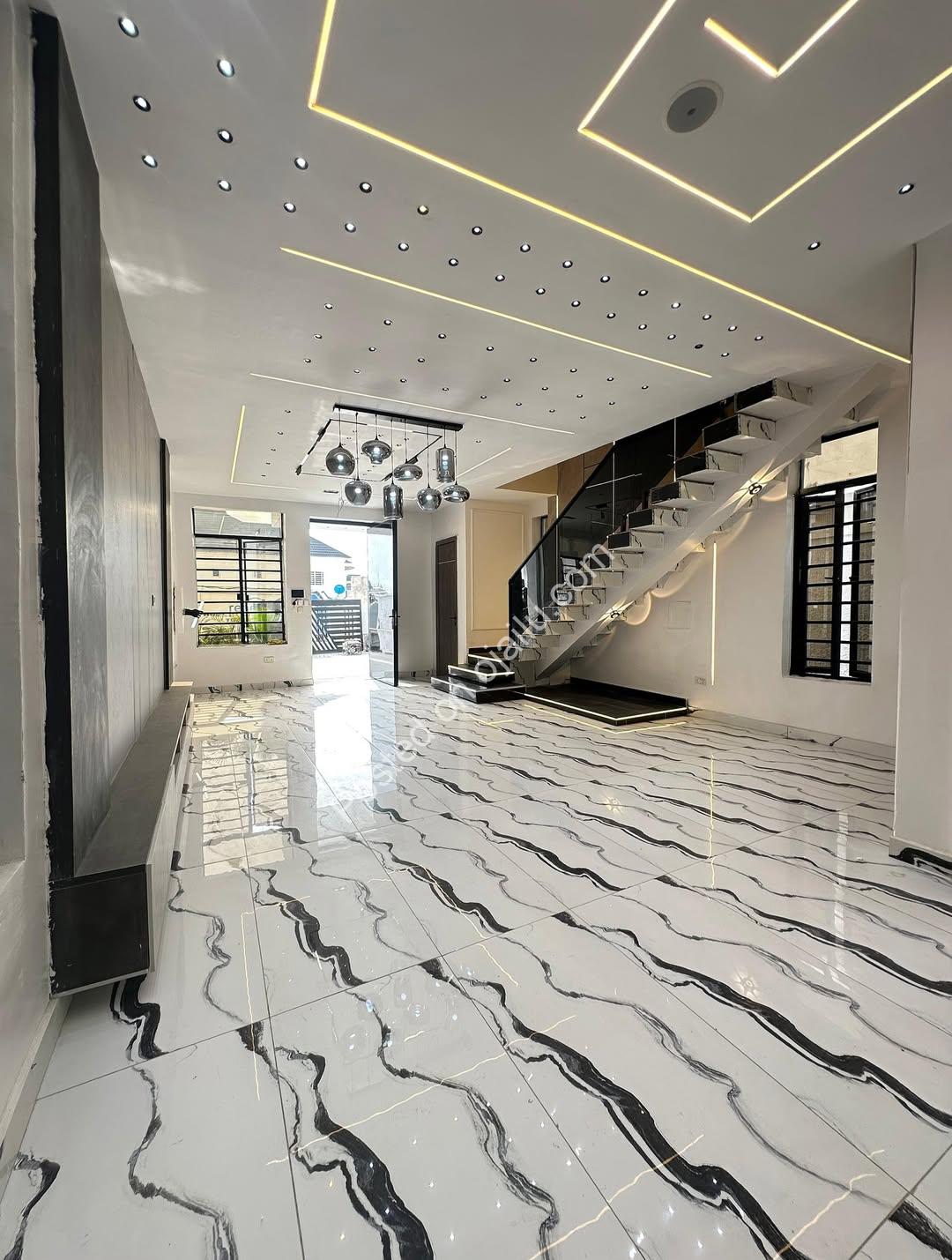Smart Home Sanctuary: 5-Bed Ikota Gem