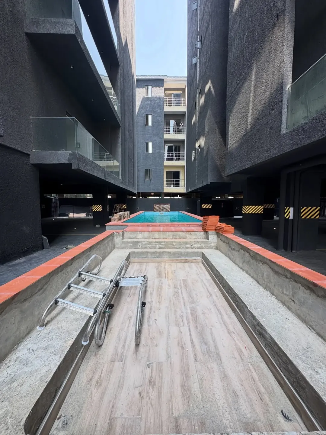 Ikate Elegance: New 2 & 3 Bed with Pool & Elevator