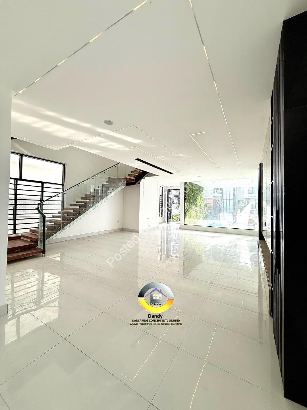5-Bed Smart Duplex with Cinema & Rooftop Terrace