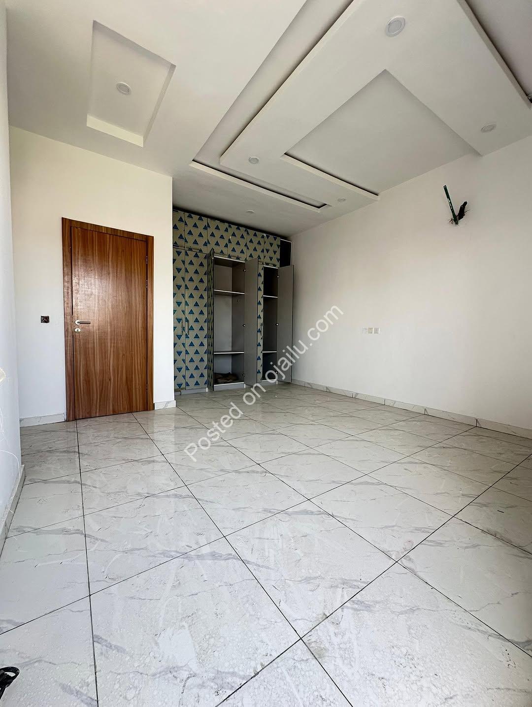 4-Bed Terrace Duplex: Smart Home, Prime Lekki