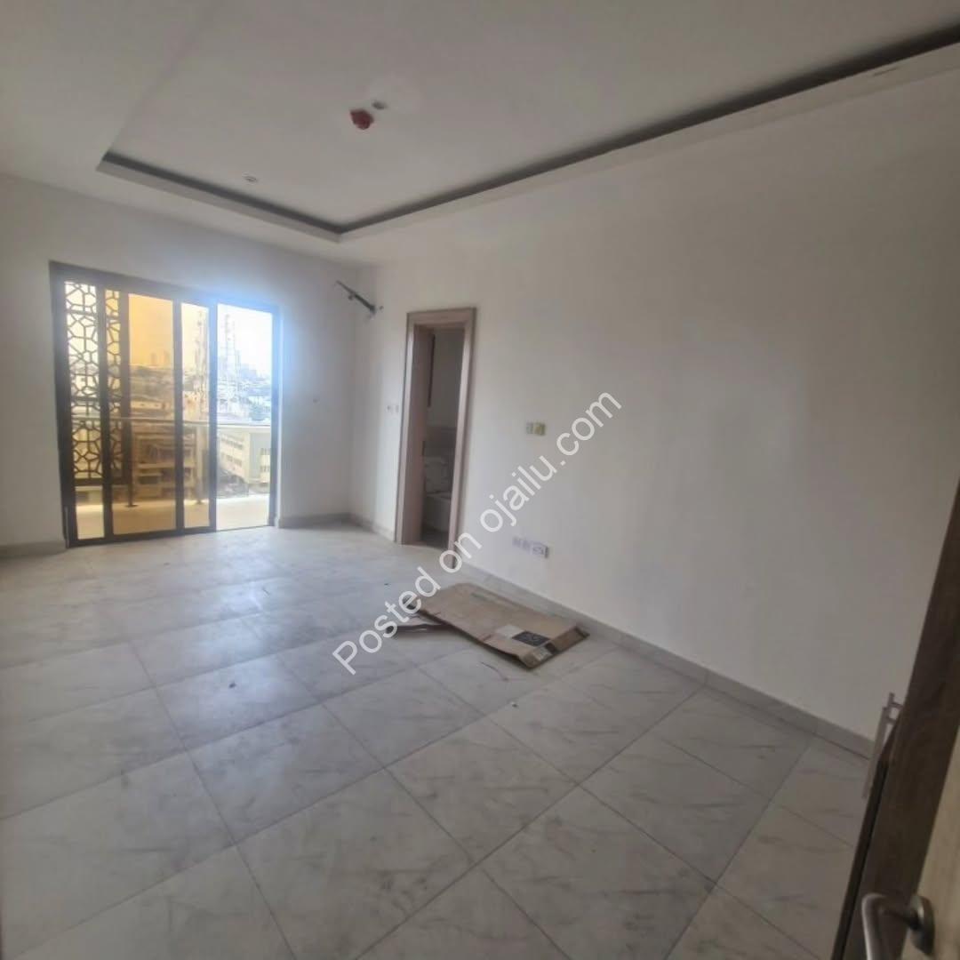 Your Ikate Oasis: 3 Beds, Serviced & Elevator Ready – ₦450M