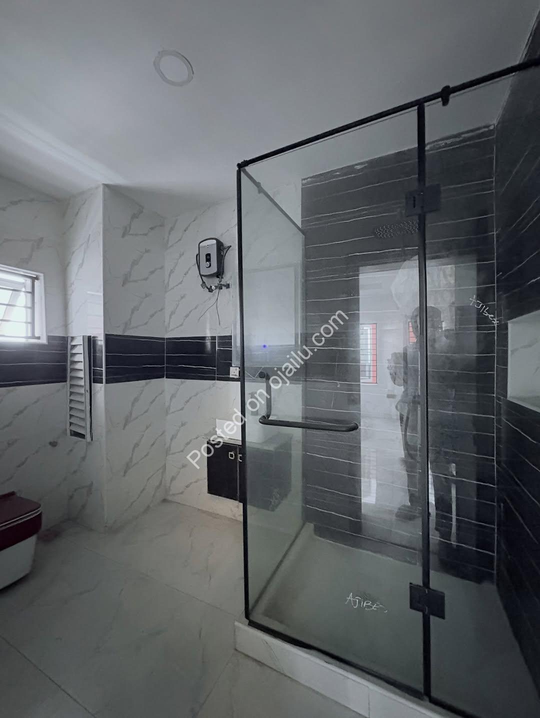 Ikate’s Finest: New 2BR with Pool & Gym