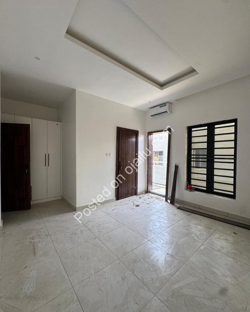 Spacious 3-Bed Lekki Home – Prime Orchid Road!