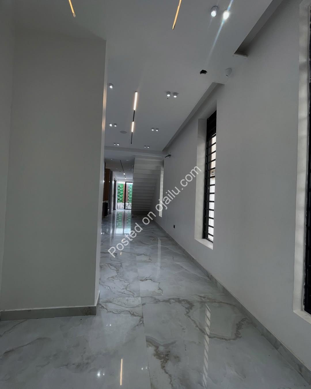 Private Cinema, Pool & Rooftop Terrace Await You