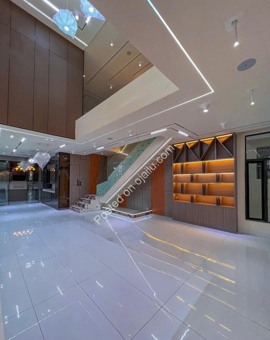 5-Bed Duplex in Lekki: Pool, Jacuzzi, 40% ROI
