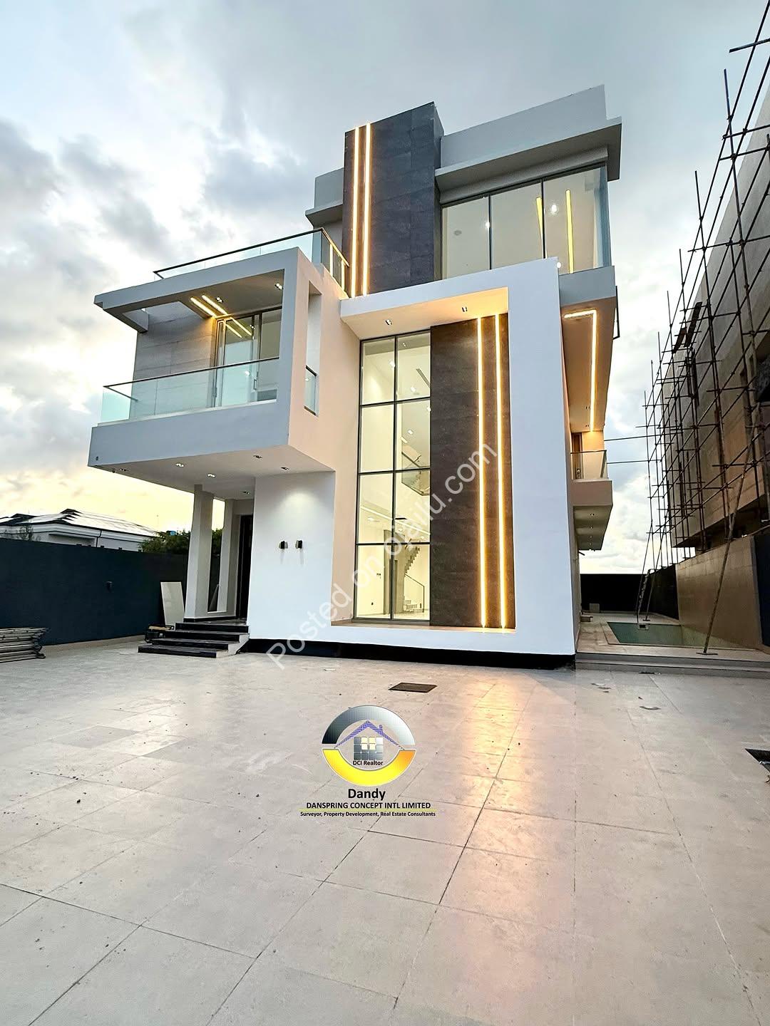 Ikoyi Smart Duplex: Pool, Cinema & Rooftop Terrace