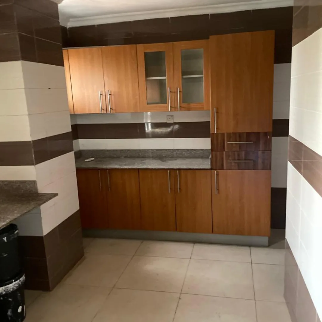 Riverside Elegance: Serviced 3-Bed + BQ with Jetty