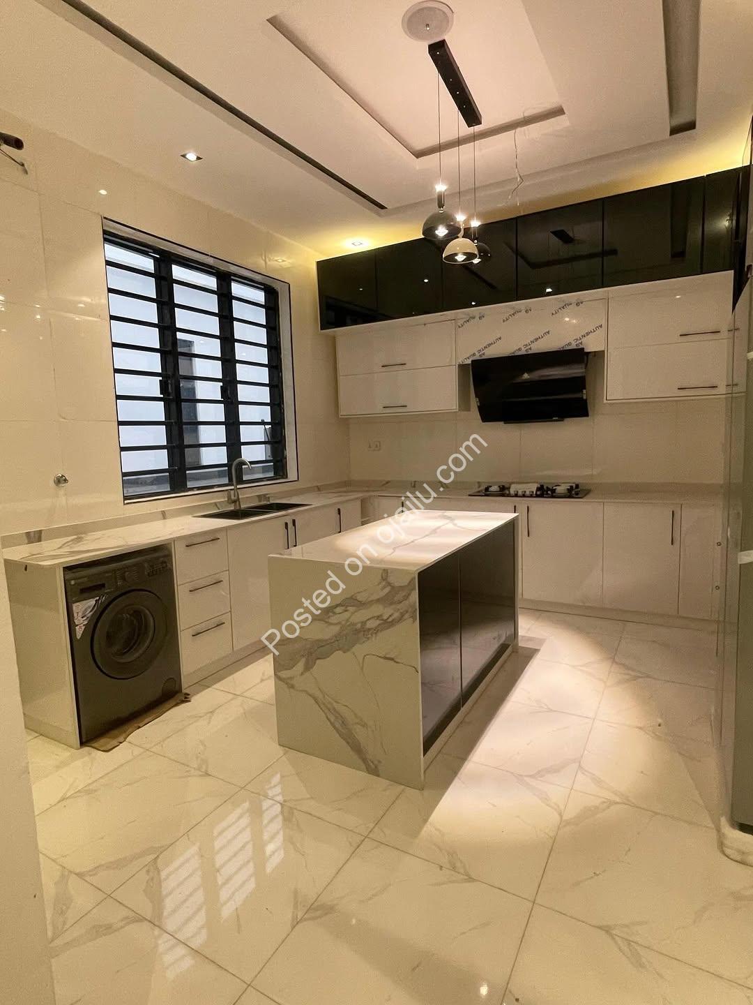 Chevron Dream Home: 5-Bed Pool Villa + BQ