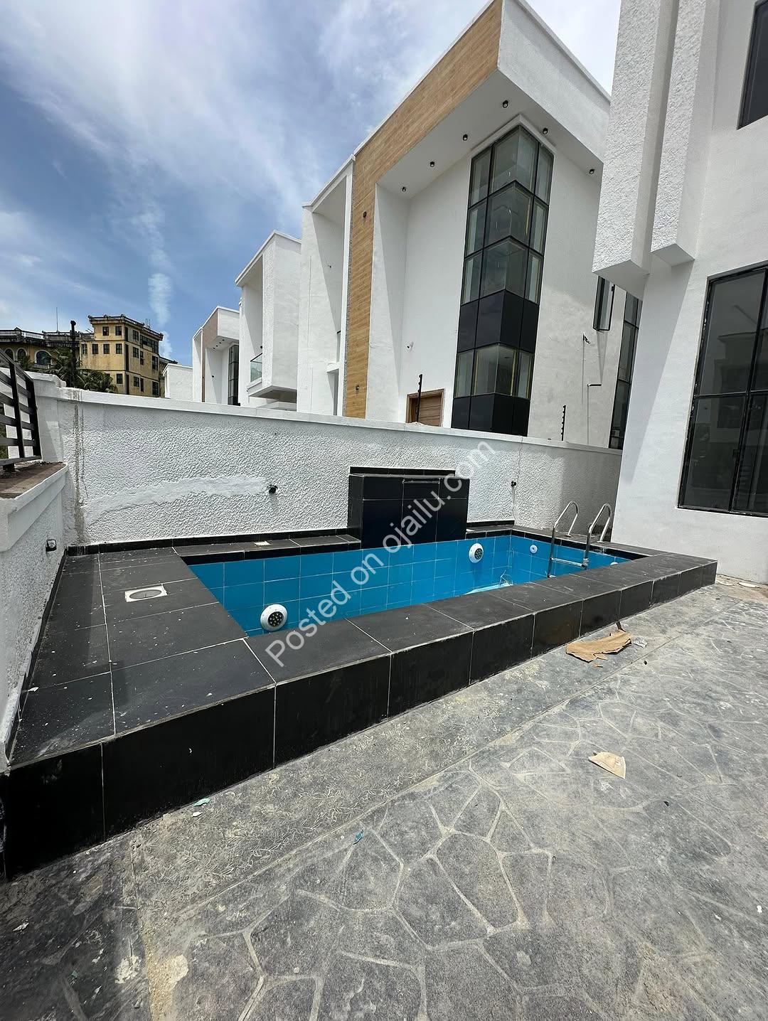 Chevron Smart Home: 4-Bed Fully Automated with Pool