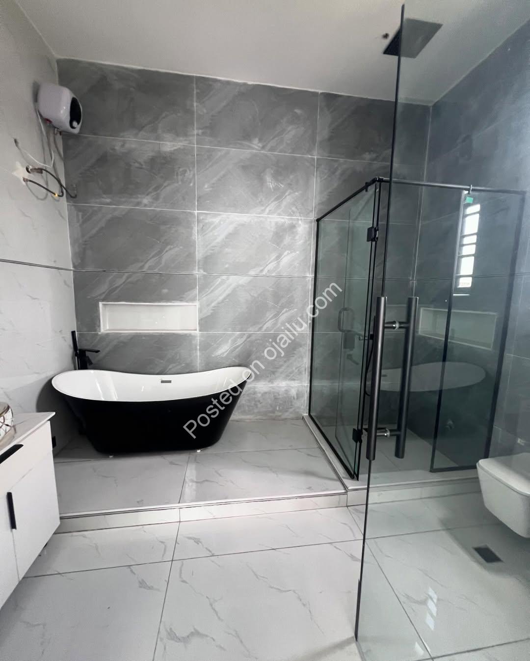 En-suite Elegance in VGC: 5BR Duplex for ₦400M