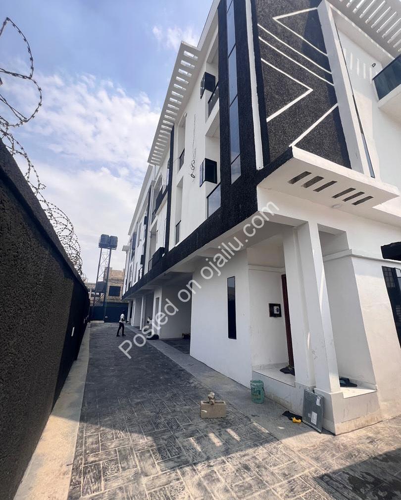 Spacious 1-Bed En-suite in Lekki for N60M