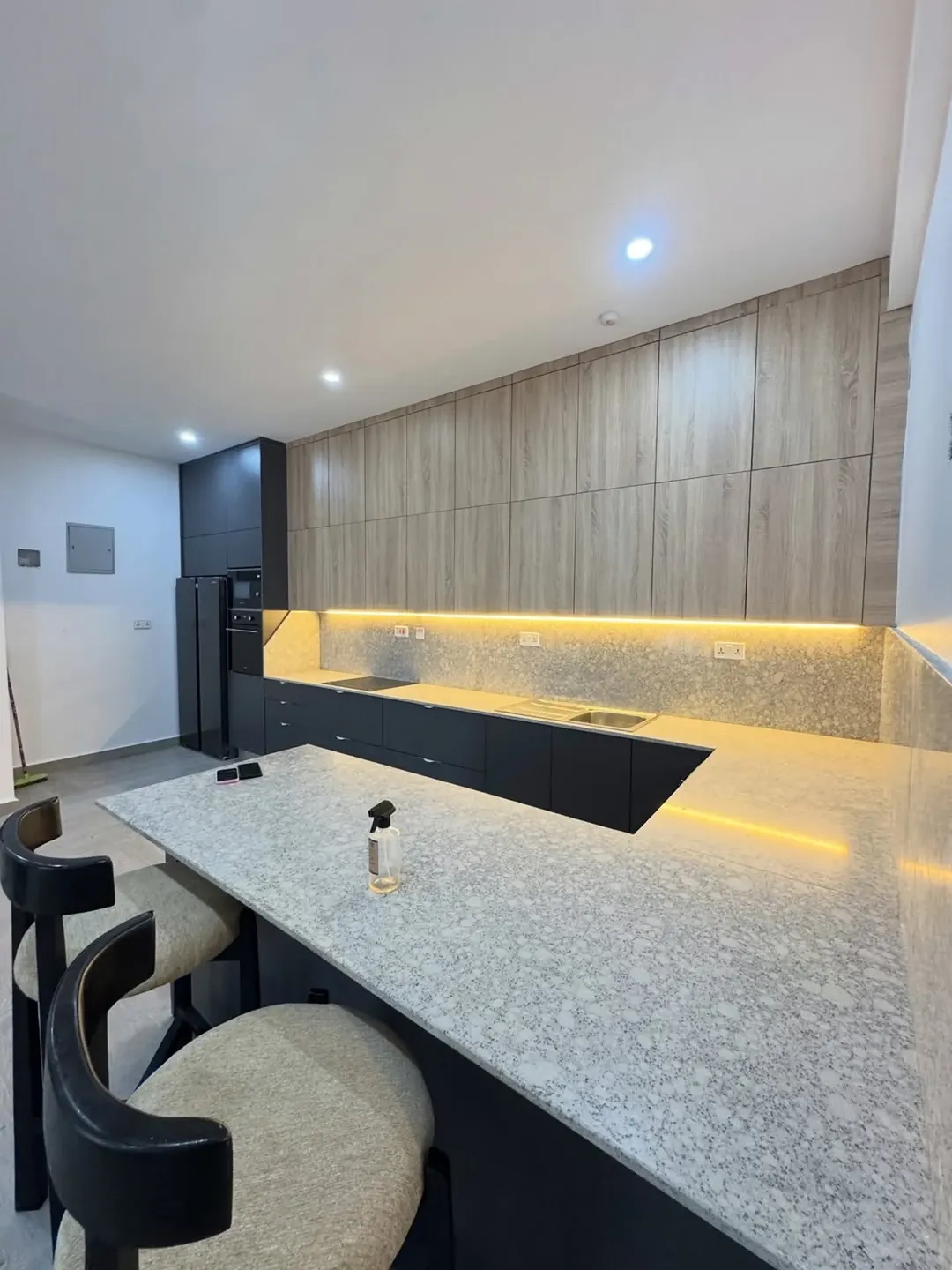 Ikate Elegance: New 2 & 3 Bed with Pool & Elevator