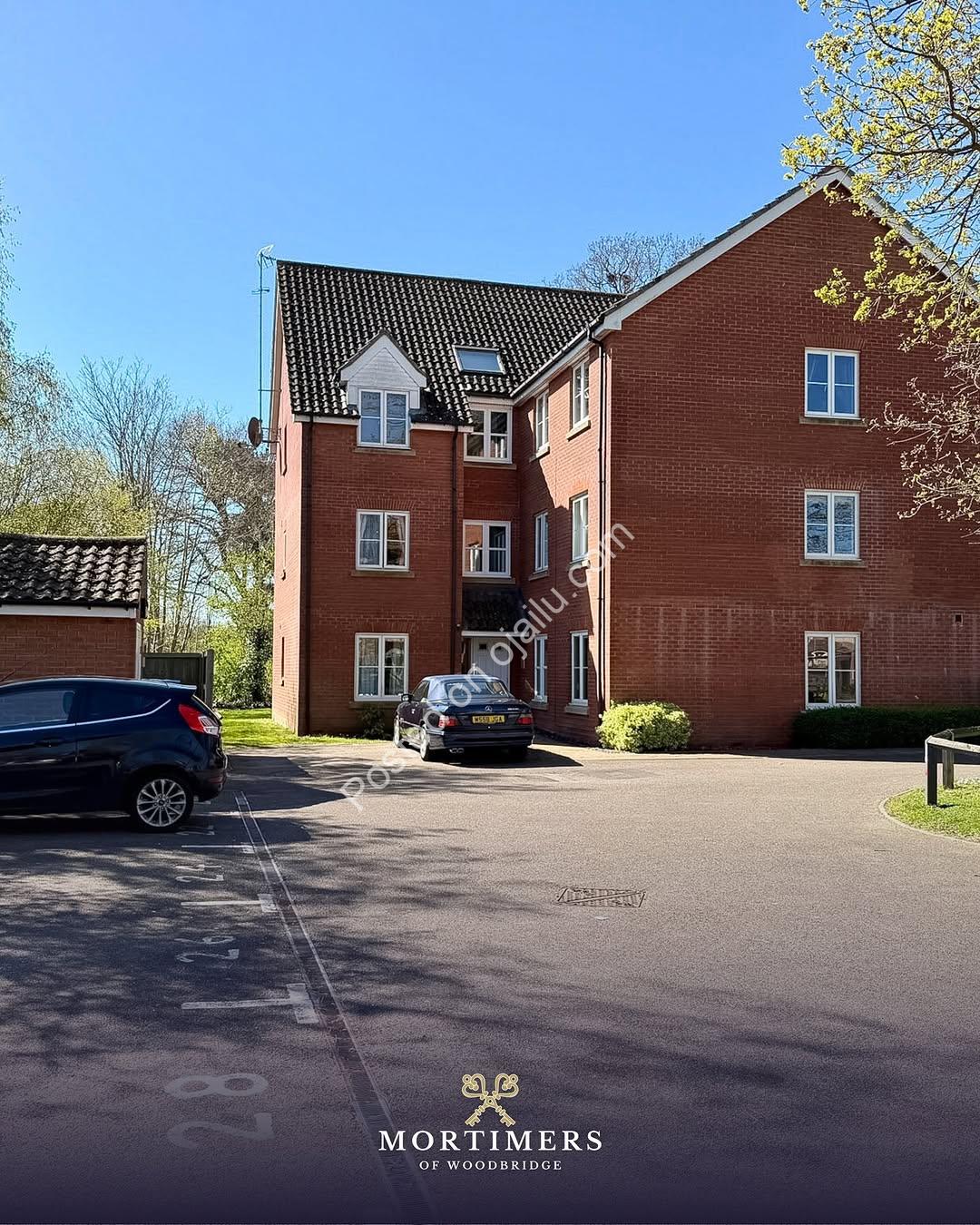 Woodland Views: 2-Bed Kesgrave Apartment