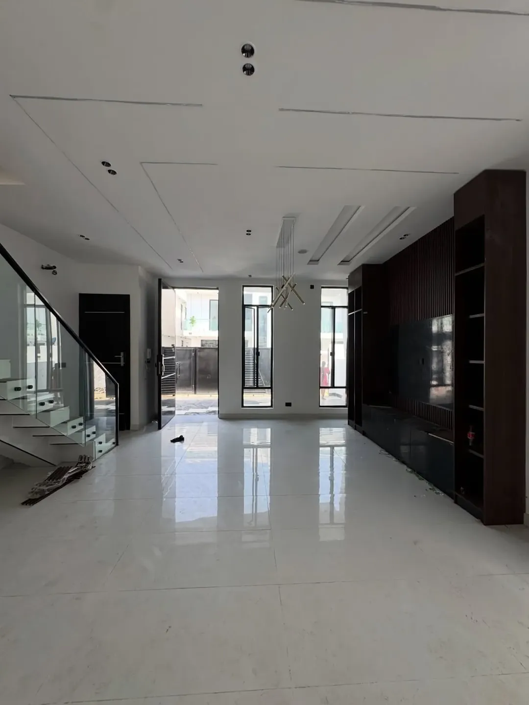 4-Bed Stunner with BQ in Chevron—250M