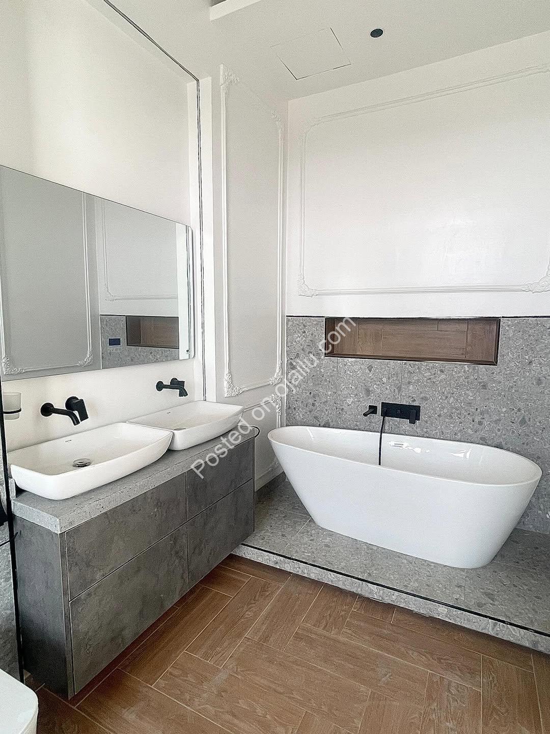 600sqm Corner-Piece: Cinema, Rooftop Terrace & Pool in Chevron