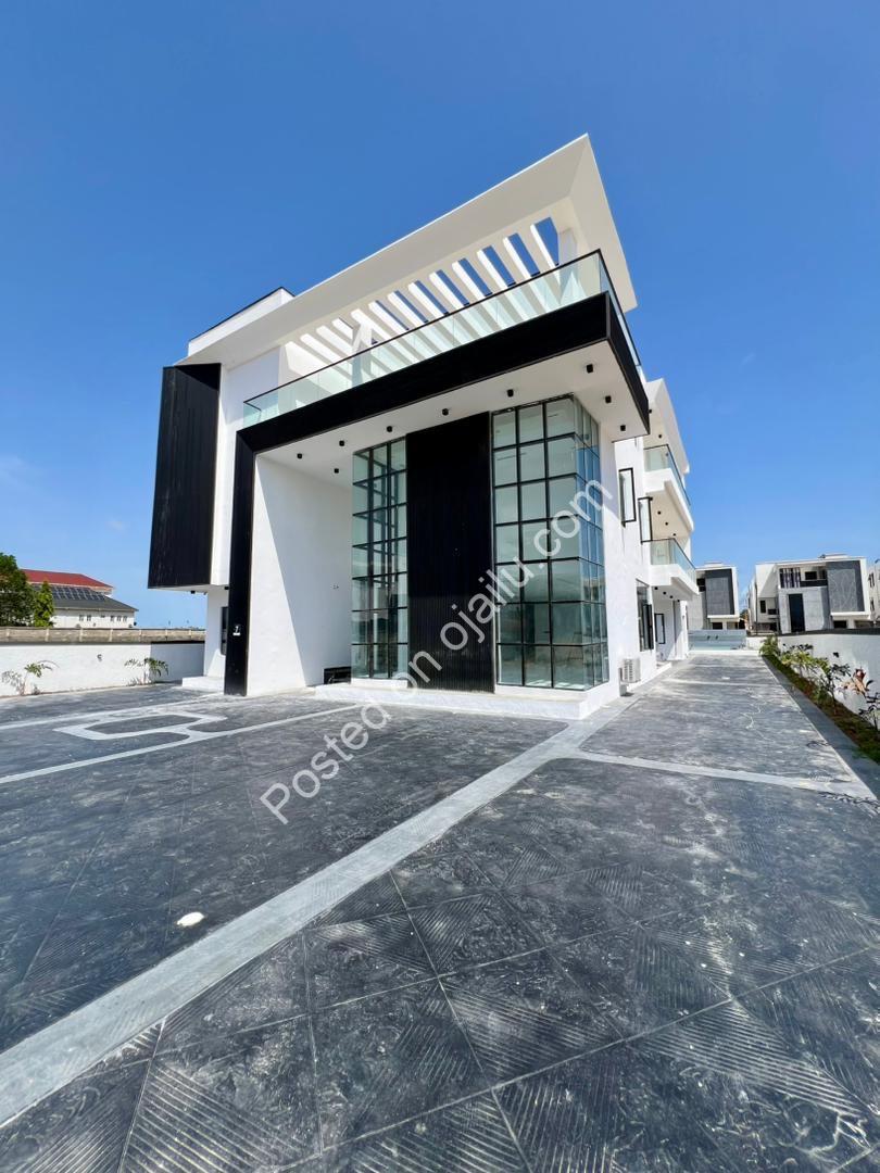 Cinema, Gym & Rooftop Oasis in Ikate