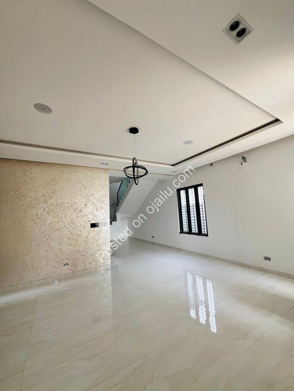 Elite 5-Bed Duplex with BQ in Secure Lekki Estate