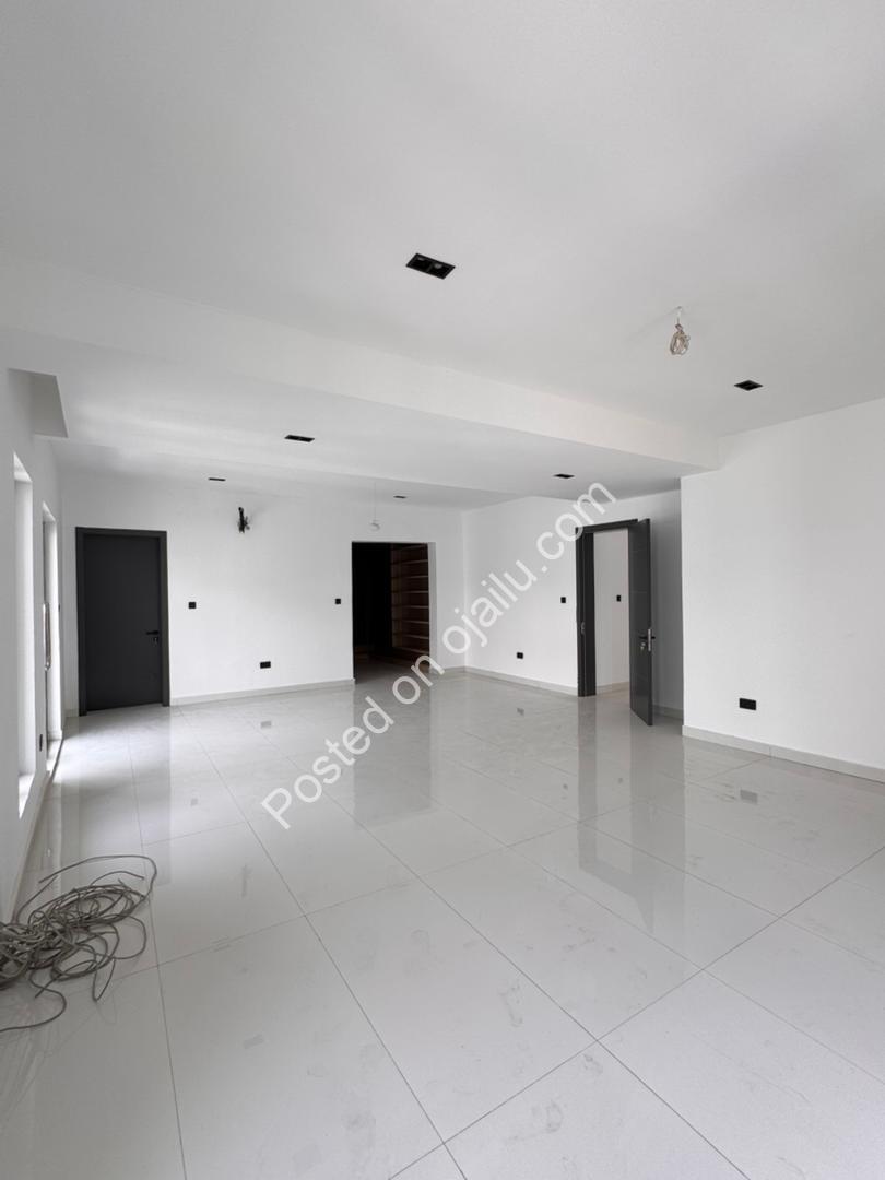 Private Elevator & Rooftop Luxury Await in Banana Island