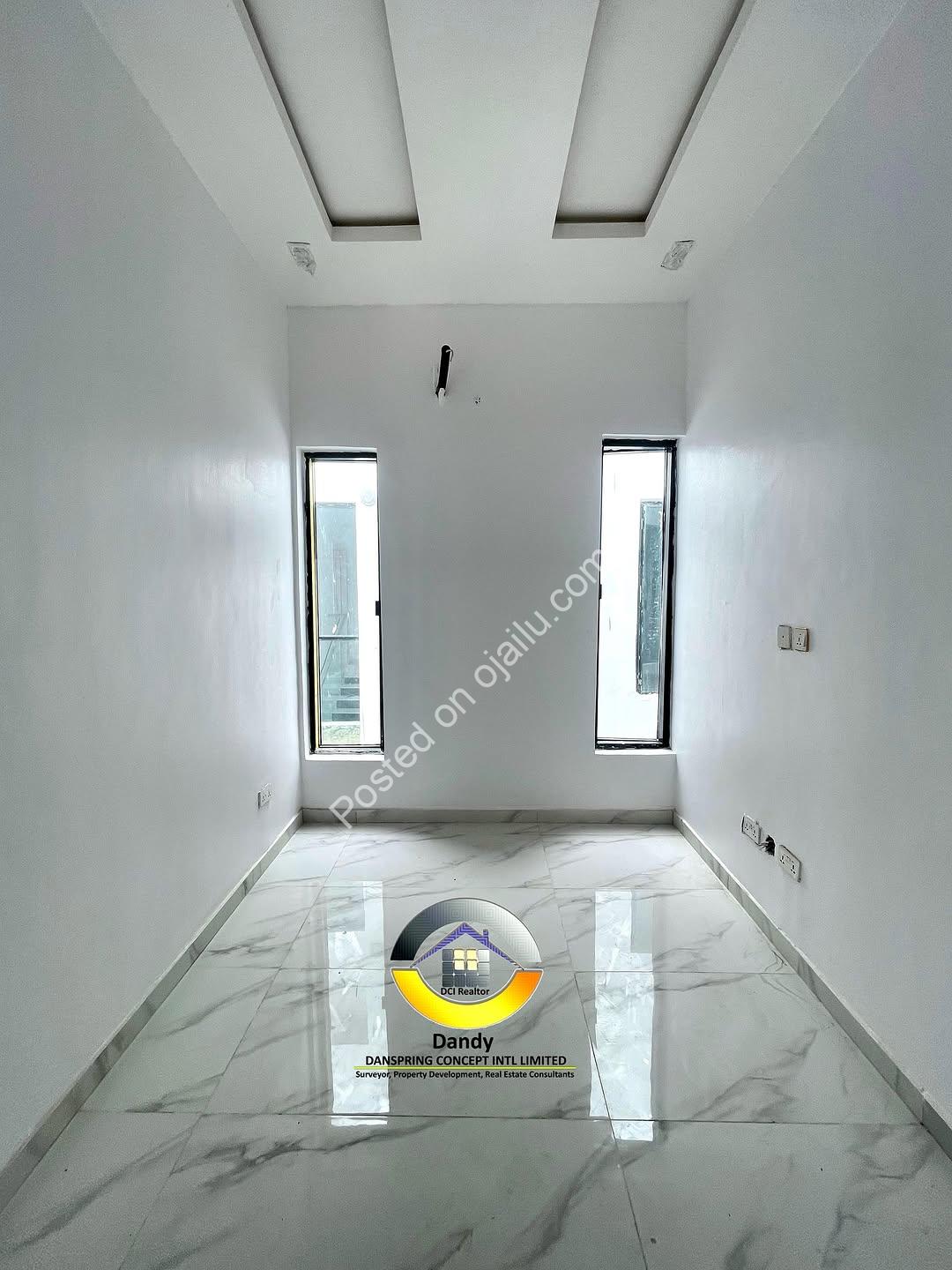 Modern 4-Bed Duplex with Pool in Chevron