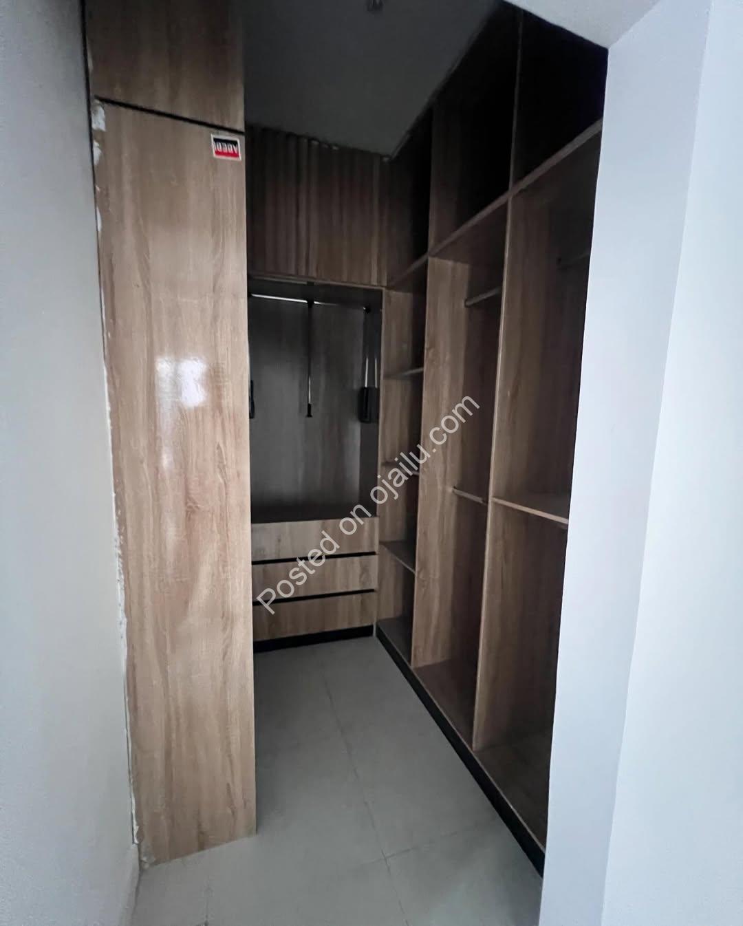 4 ensuite bedrooms, concrete floors & prime VGC location