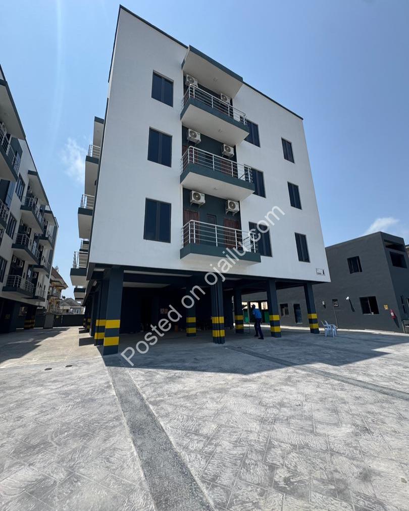 Spacious 3-Bed Lekki Home – Prime Orchid Road!
