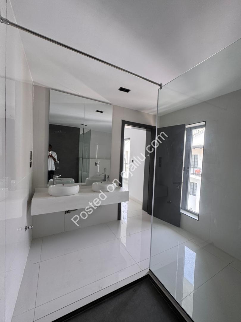 Private Elevator & Rooftop Luxury Await in Banana Island