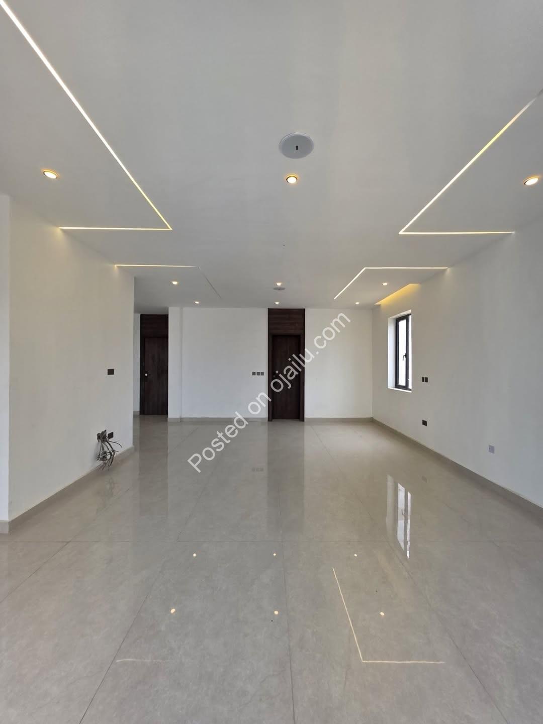 5-Bed En-Suite Haven with Pool & BQ in Lekki Phase 1