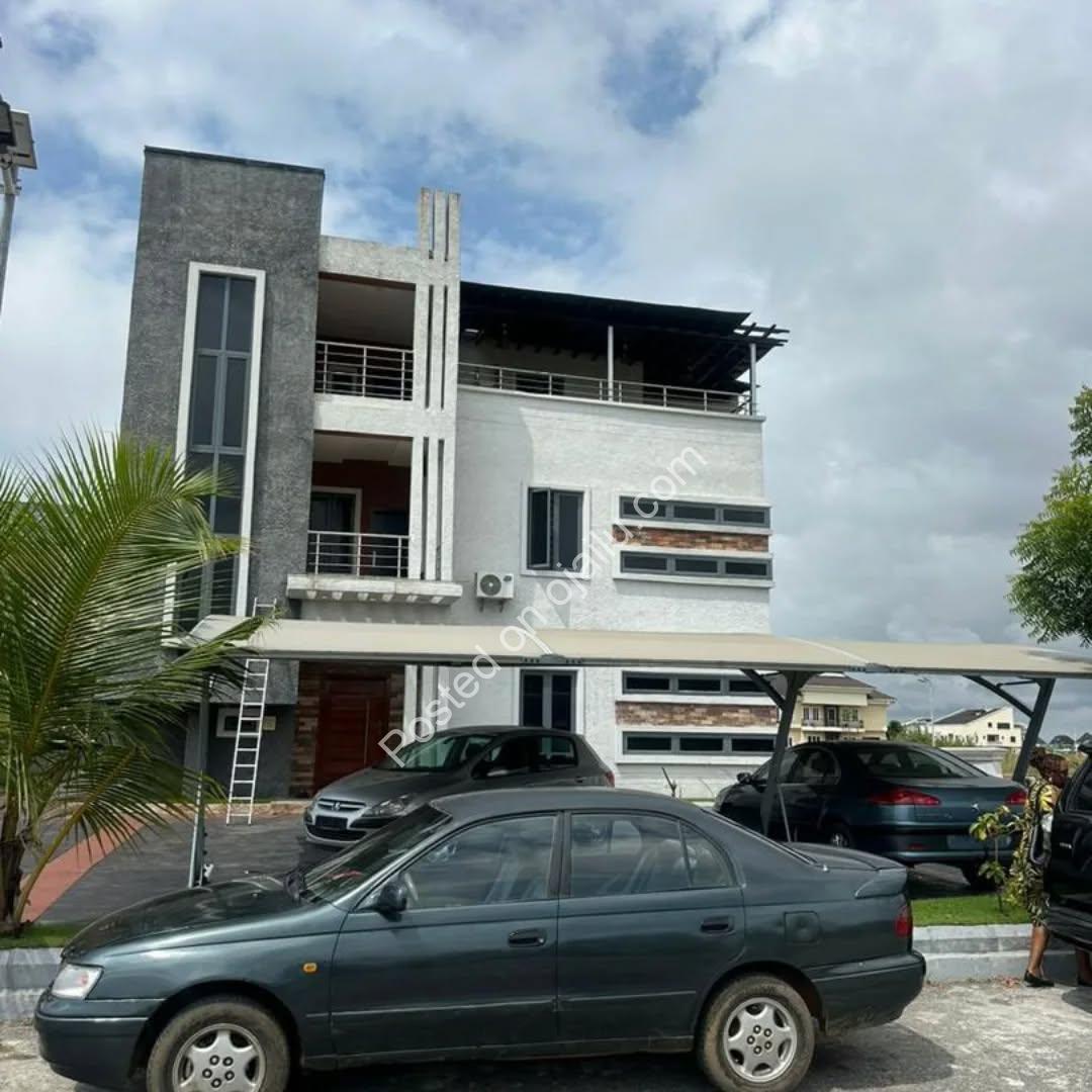 Exquisite 4-Bedroom VGC Duplex | Prime Living