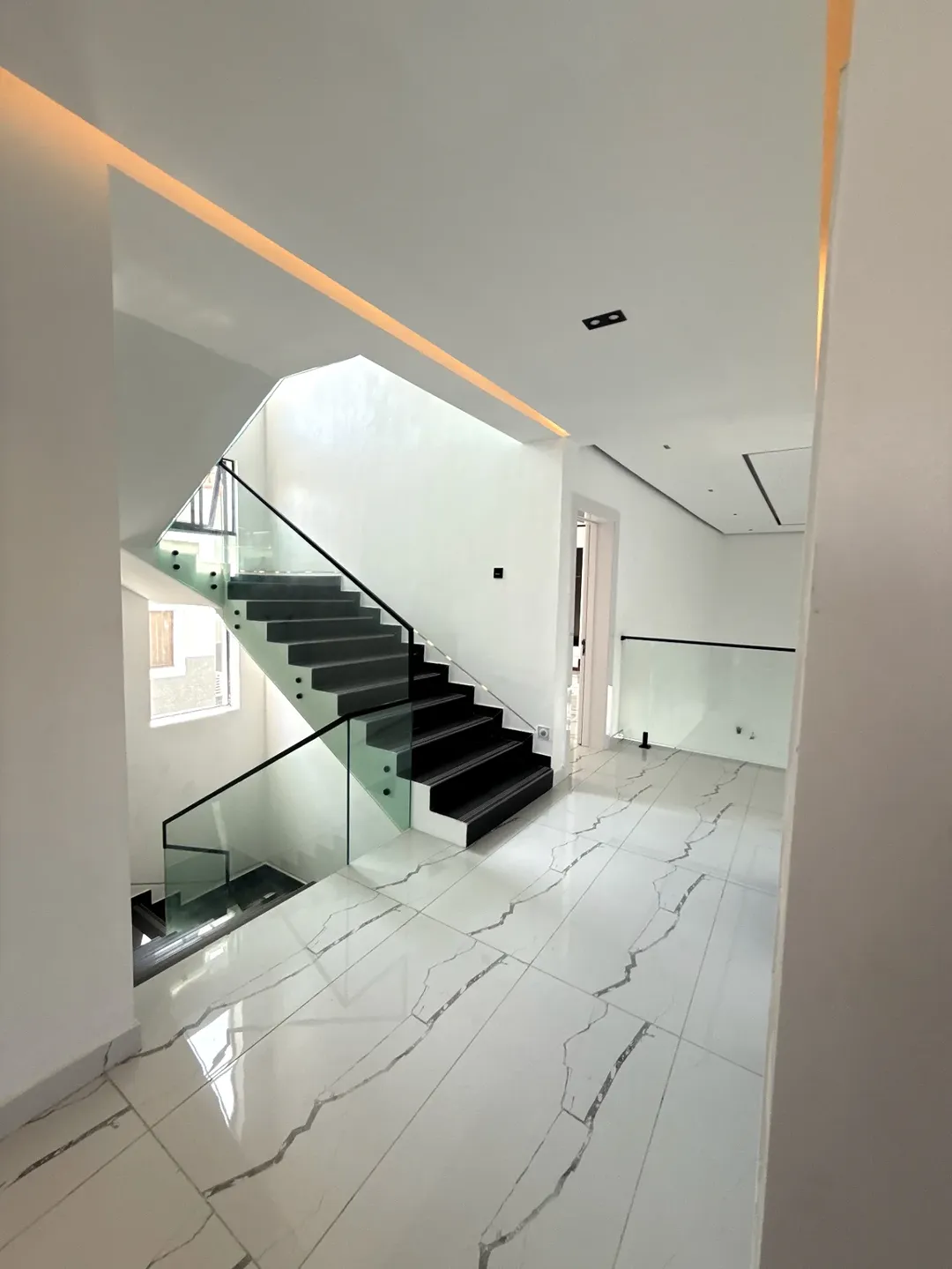 NEW! 5BR Lekki Phase 1 Mansion with Pool, Cinema & Gym