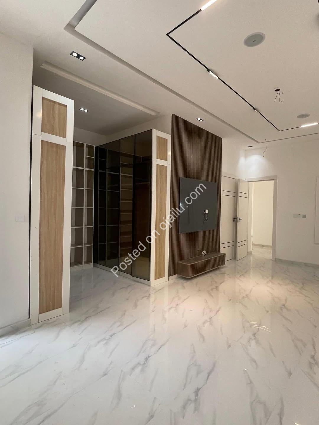 Chevron Dream Home: 5-Bed Pool Villa + BQ
