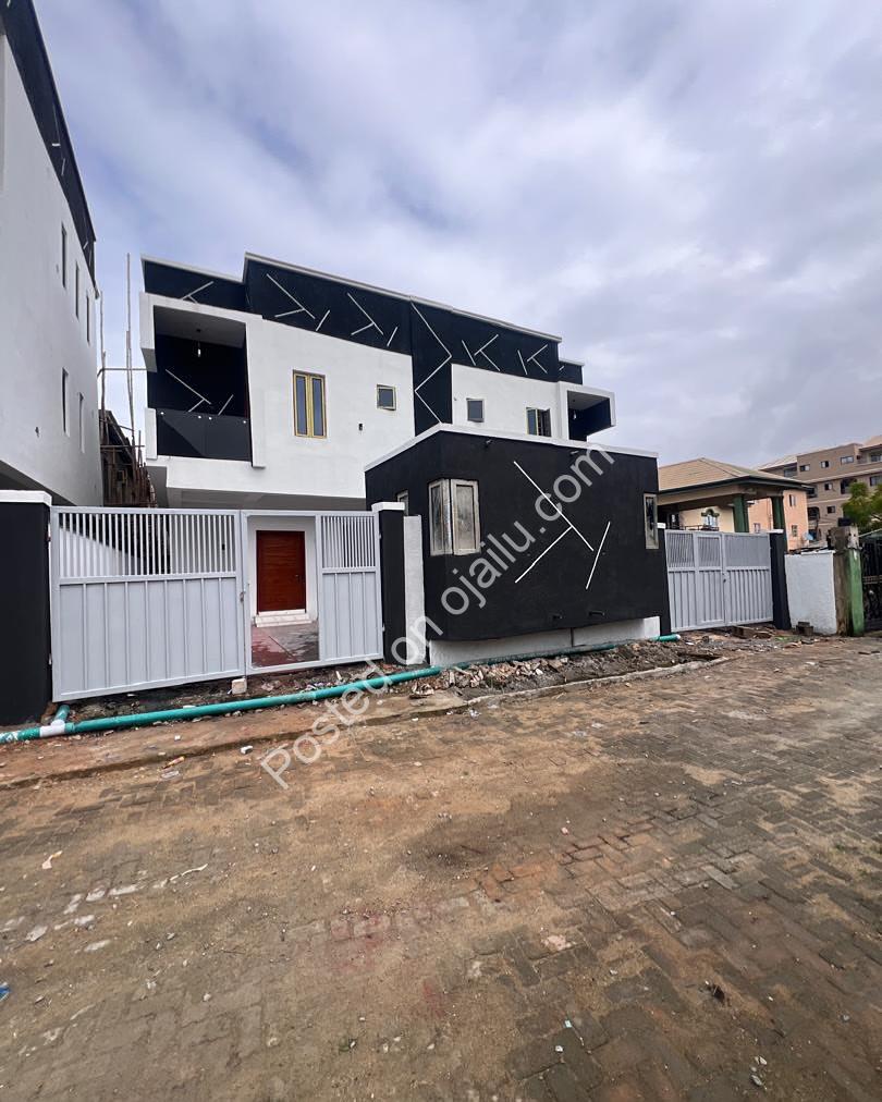 Lekki’s Finest: 4-Bed Ensuite Haven, 150M