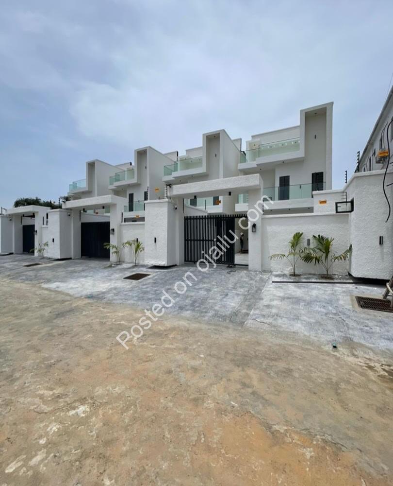 4-Bed Detached Duplex: Move-In Ready Perfection