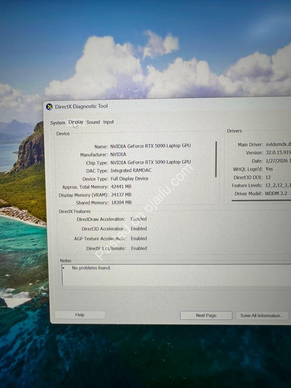 Scar 18 RTX 5090: 240Hz Beast.
