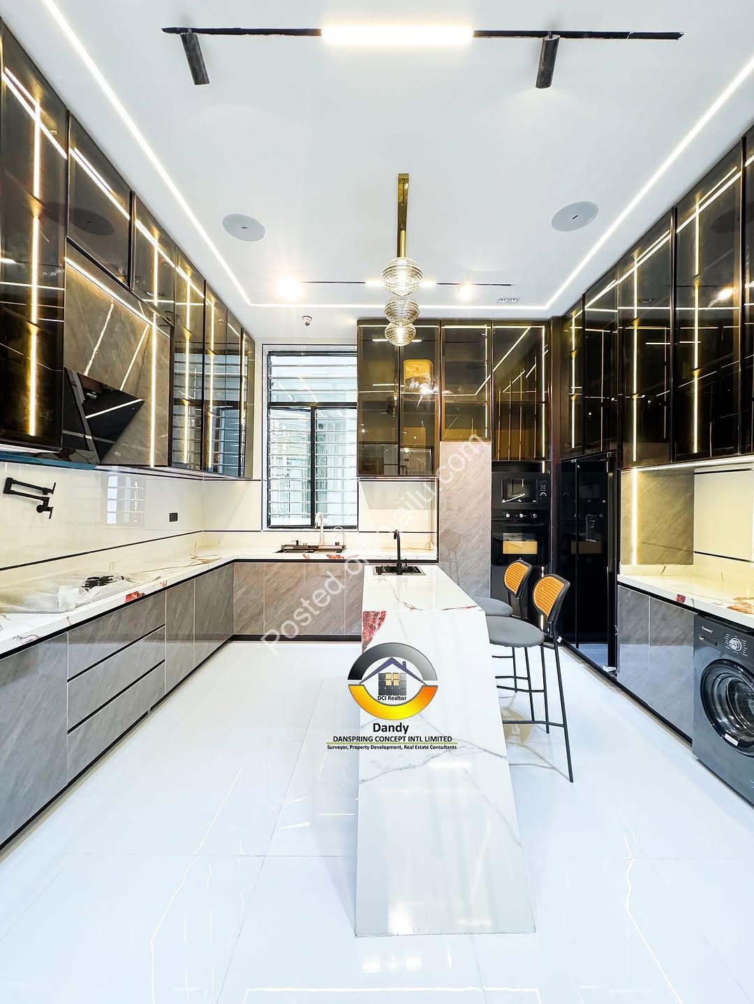 Smart 5-Bed Duplex: Pool, Mini Bar & Smart Home