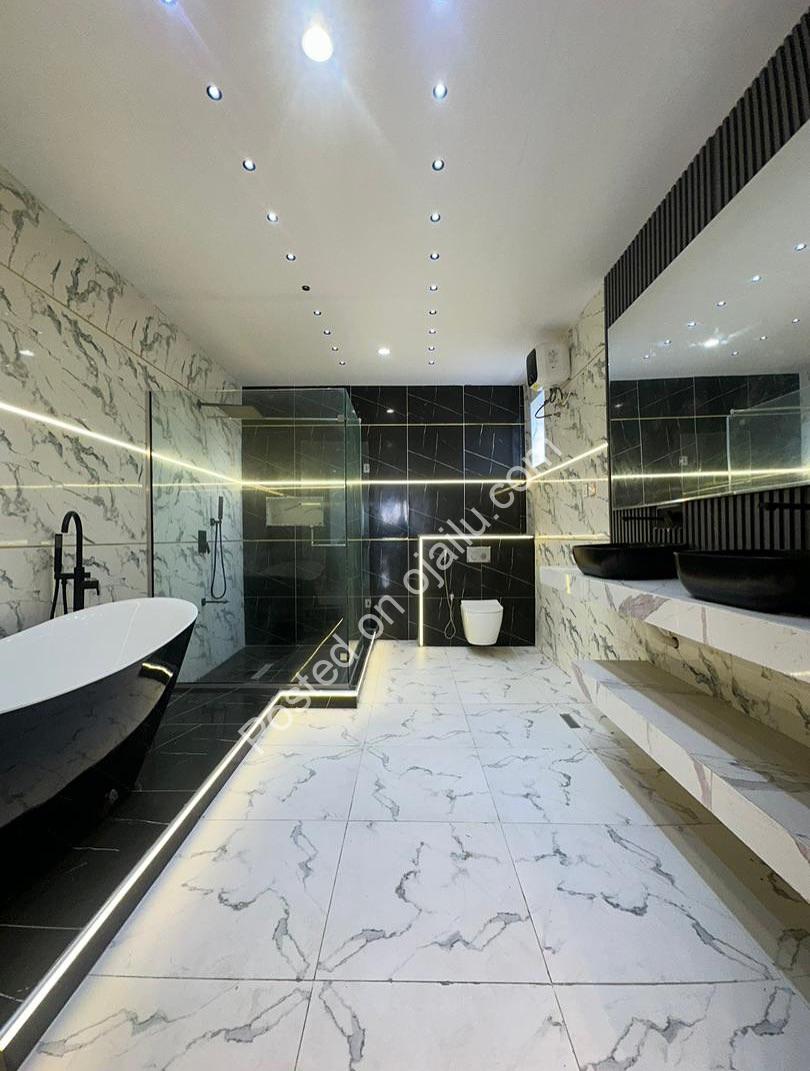 Smart Home Sanctuary: 5-Bed Ikota Gem