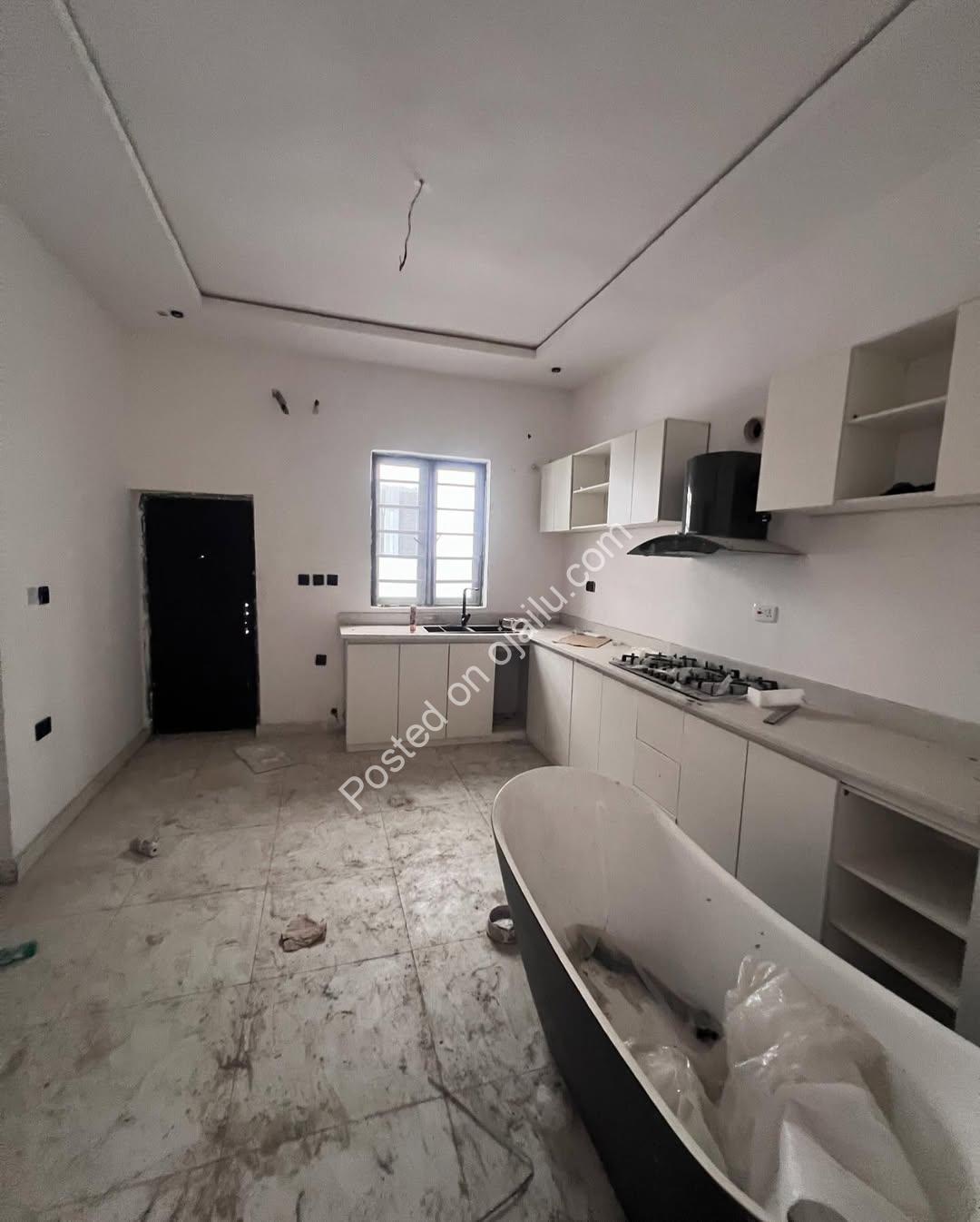 Elegant 4-Bed Semi-Detached Duplex in VGC