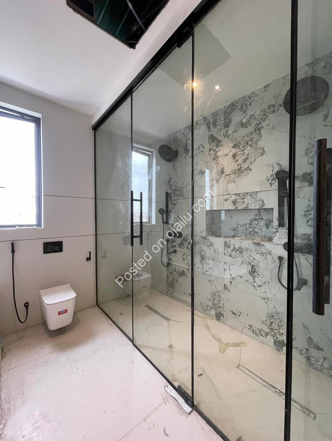 5 Bed Semi-Detached Duplex: Cinema, Gym & Pool Included