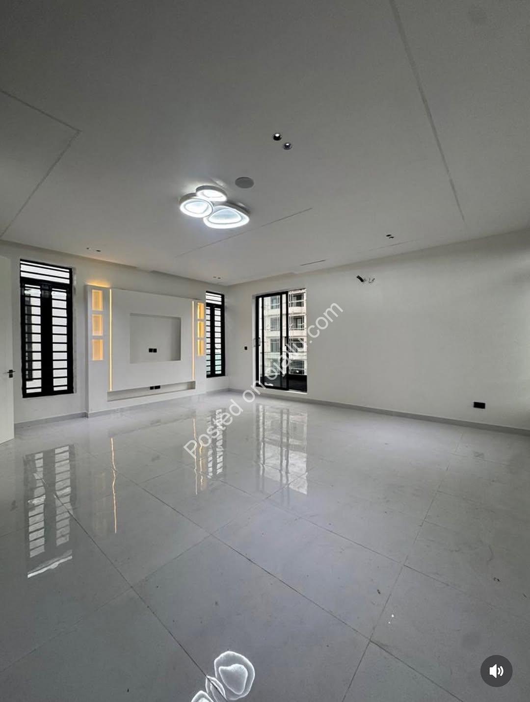 Lekki Phase 1: 5-Bedroom Oasis with Pool & Cinema