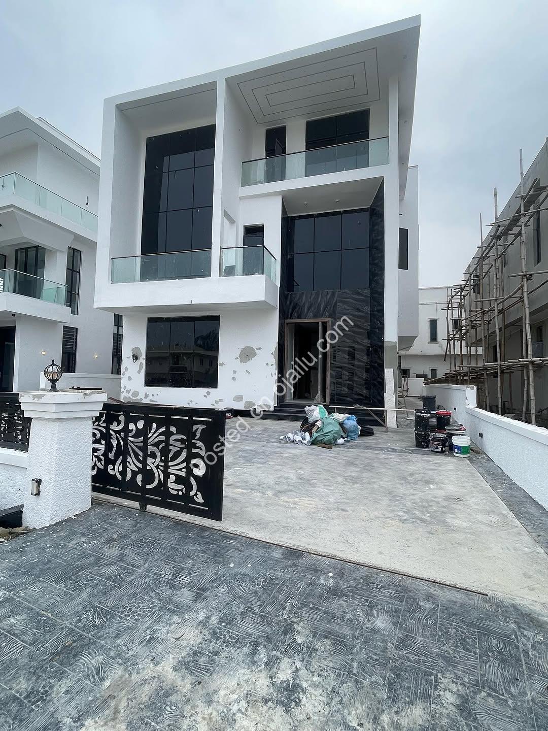 Your Private Resort Awaits: 5BR Duplex with Cinema & Pool