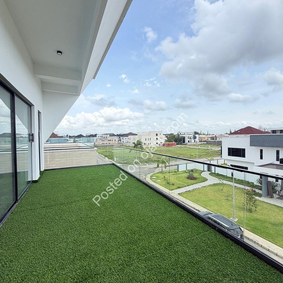 Brand New 5-Bed Duplex with Cinema & Pool in VGC